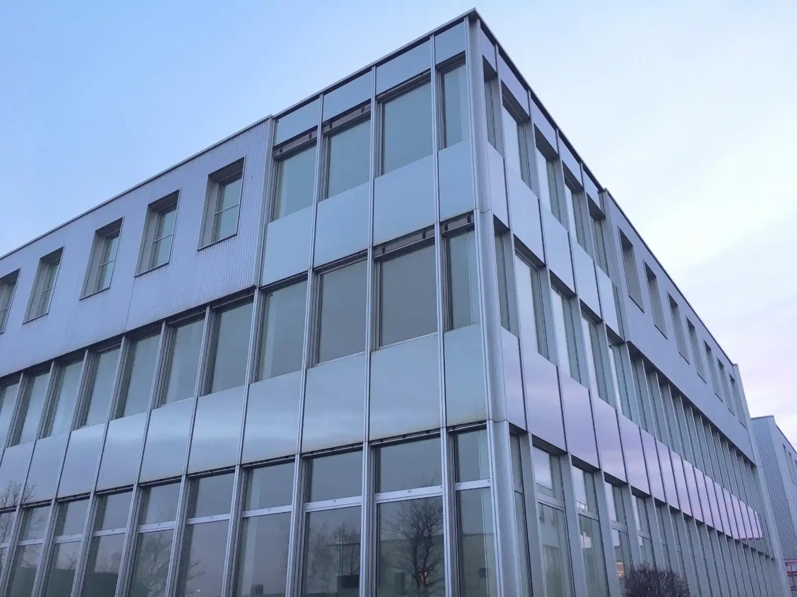 Flexible Büro- und Lagerflächen am Autobahnkreuz A9/A92