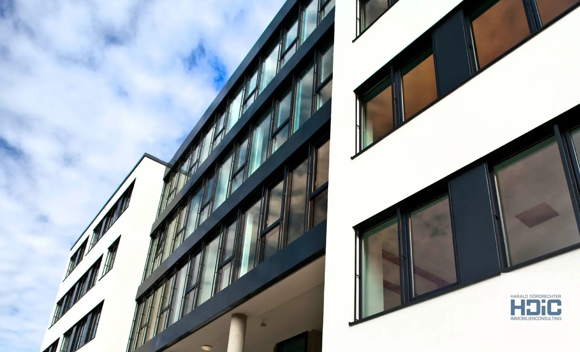 Flexible Bürowelten mit Tageslicht und Nachhaltigkeitszertifikat