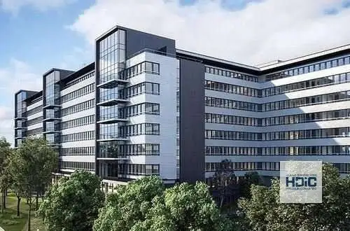 Zeitgemäße Büroarchitektur mit flexibel gestaltbaren Flächen