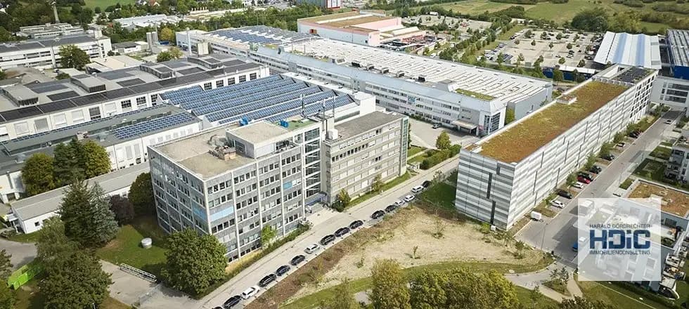 Hallen, Werkstätten und Büros mit Industriecharme