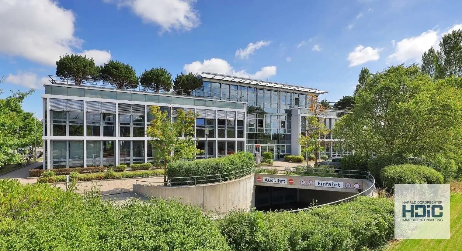 Modernisierte Büroflächen mit Terrassen in Hanglage
